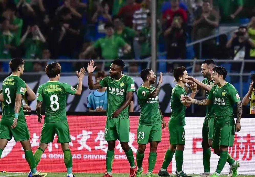 球队临危受命，实力拼搏一胜九败(面对这么多困难,球队怎么能赢得比赛呢)