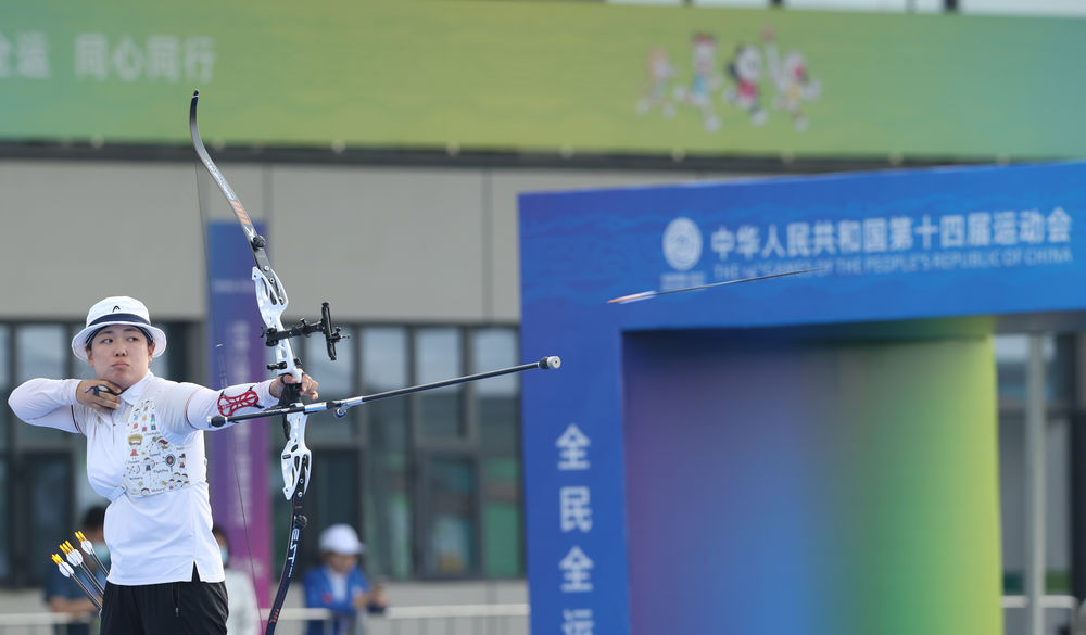 aoa体育体育官方入口-射箭比赛中选手发挥稳定，获得鼓励