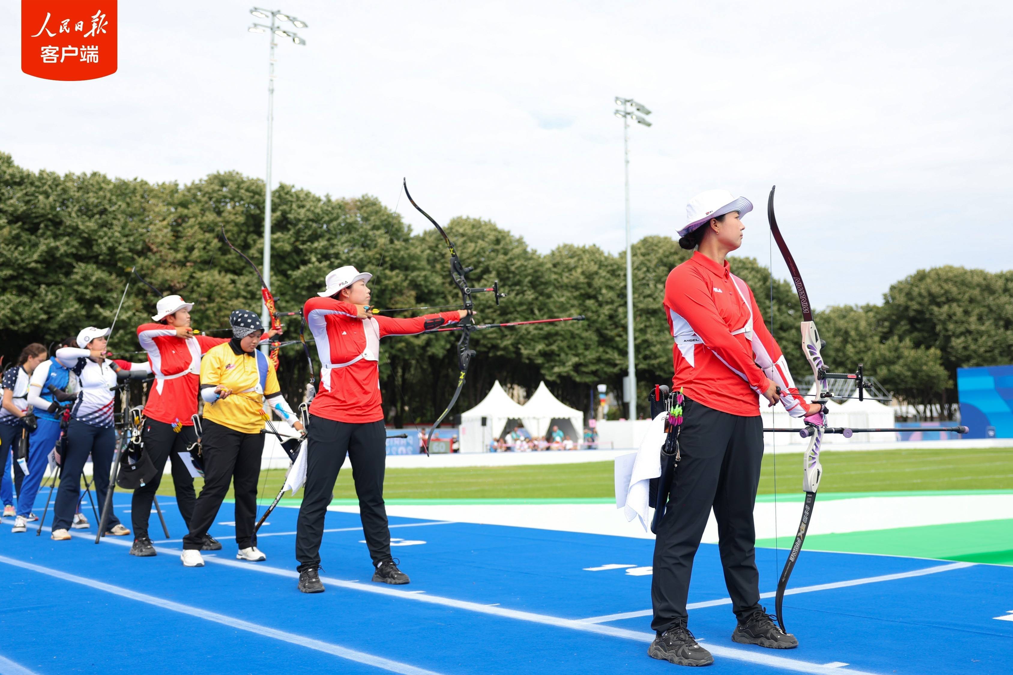 射箭比赛中选手发挥稳定,获得鼓励 射箭比赛中选手发挥稳定,获得鼓励