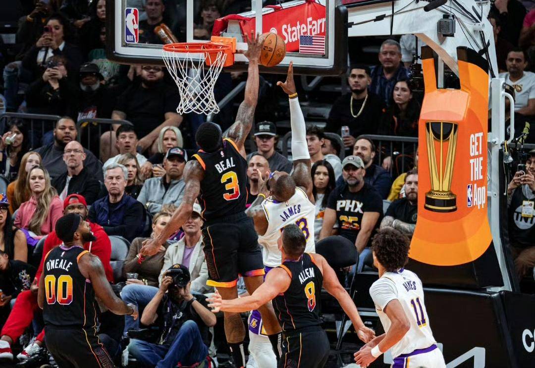 包含湖人客场逆转太阳,詹姆斯再度成为比赛关键人物的词条 包含湖人客场逆转太阳,詹姆斯再度成为比赛关键人物的词条