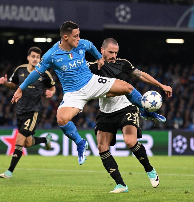 aoa体育体育官方入口-包含热那亚对阵那不勒斯，双方火拼到底的词条