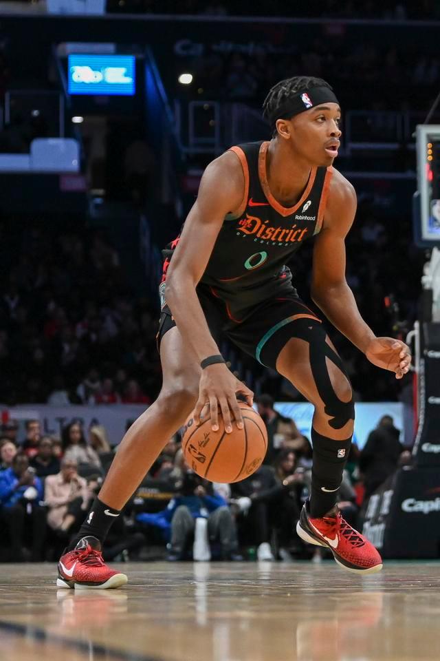 新秀球员脱颖而出，成为球队未来希望