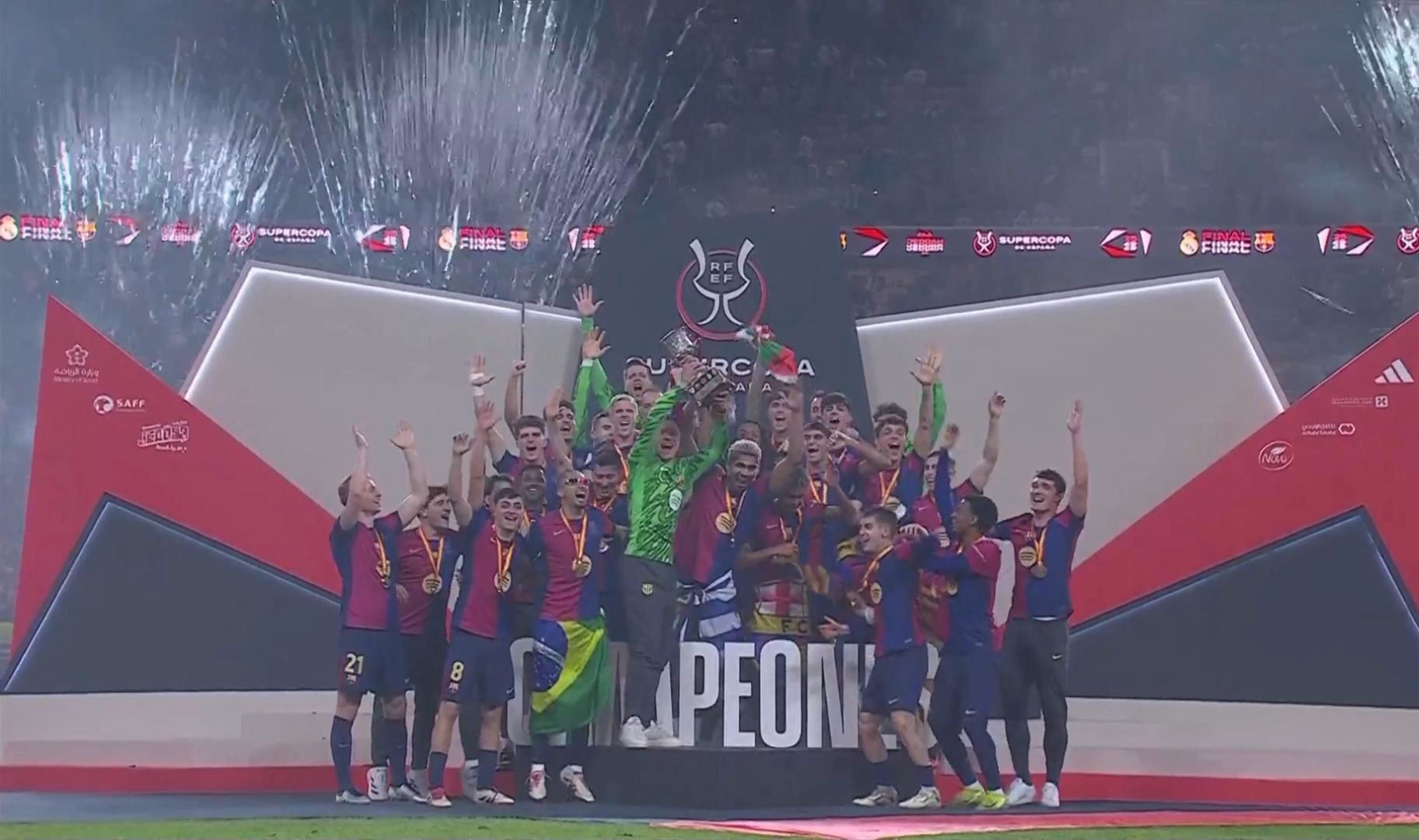 aoa体育体育平台-欧洲杯比赛上演悬念大战，胜者晋级