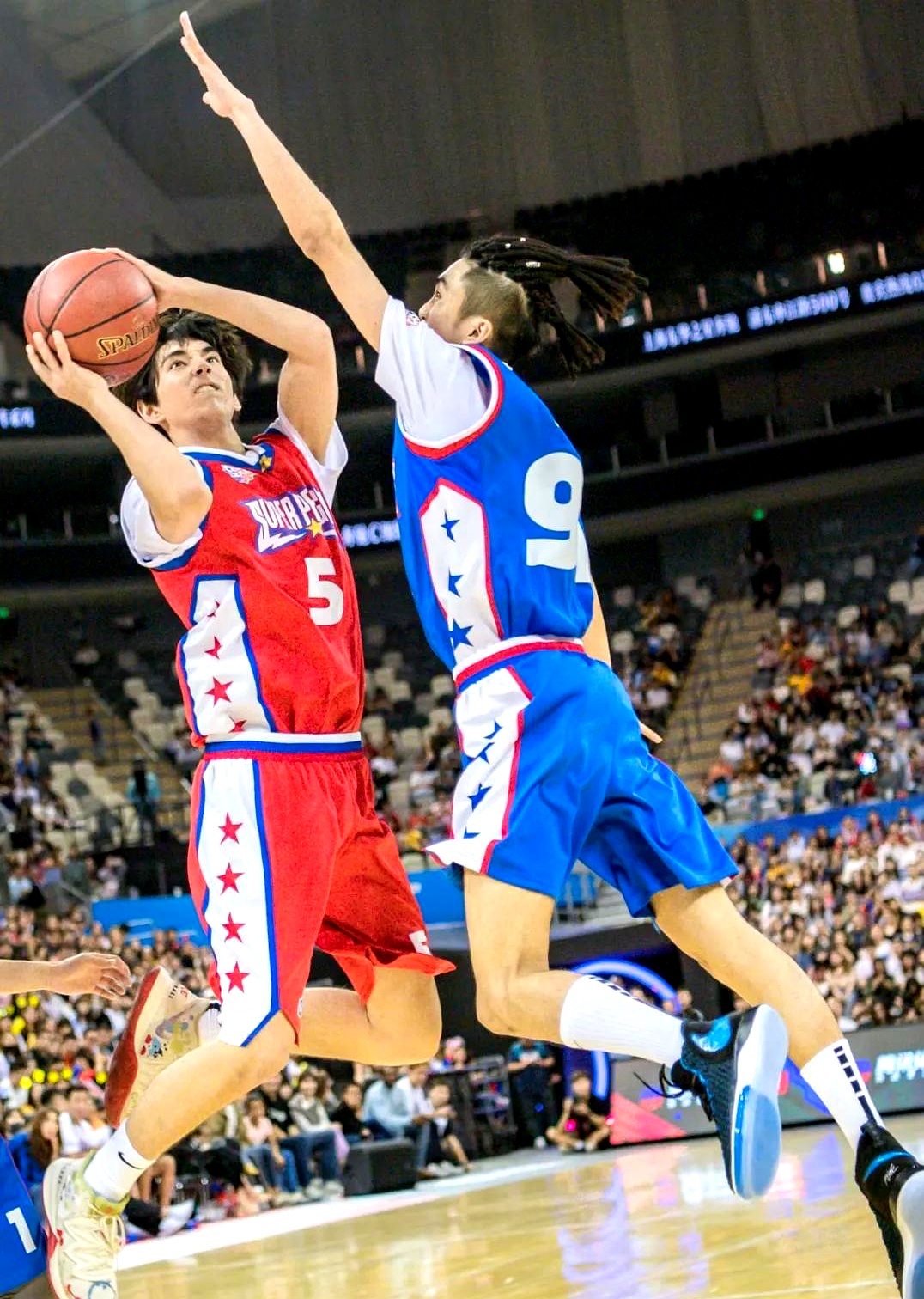 包含激烈对抗引爆体育圈，球员实力不凡的词条