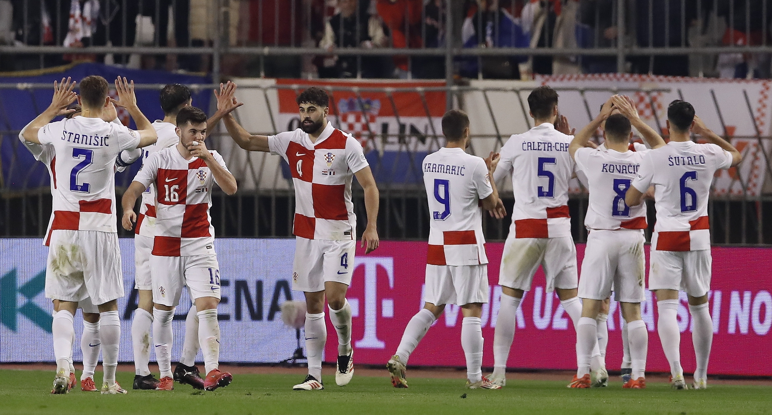 荷兰队逆袭克罗地亚，晋级欧足联杯决赛