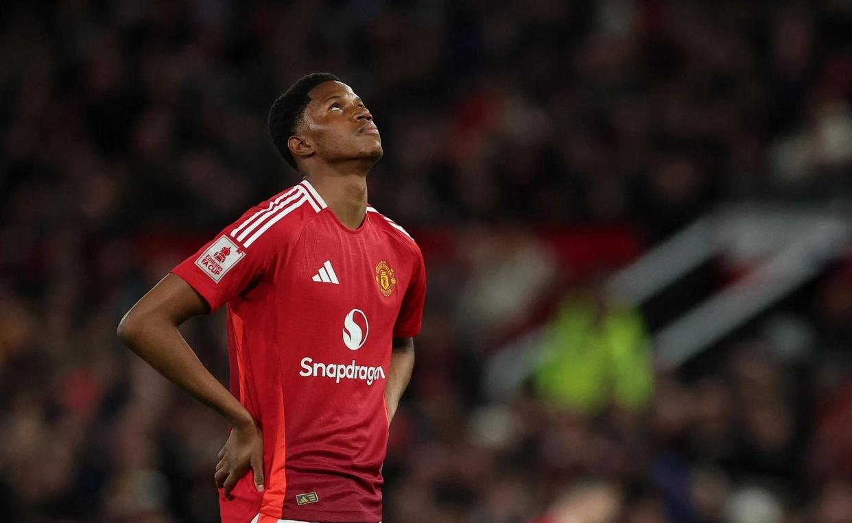 包含曼联俱乐部备战英超联赛，教练展望冠军梦想的词条