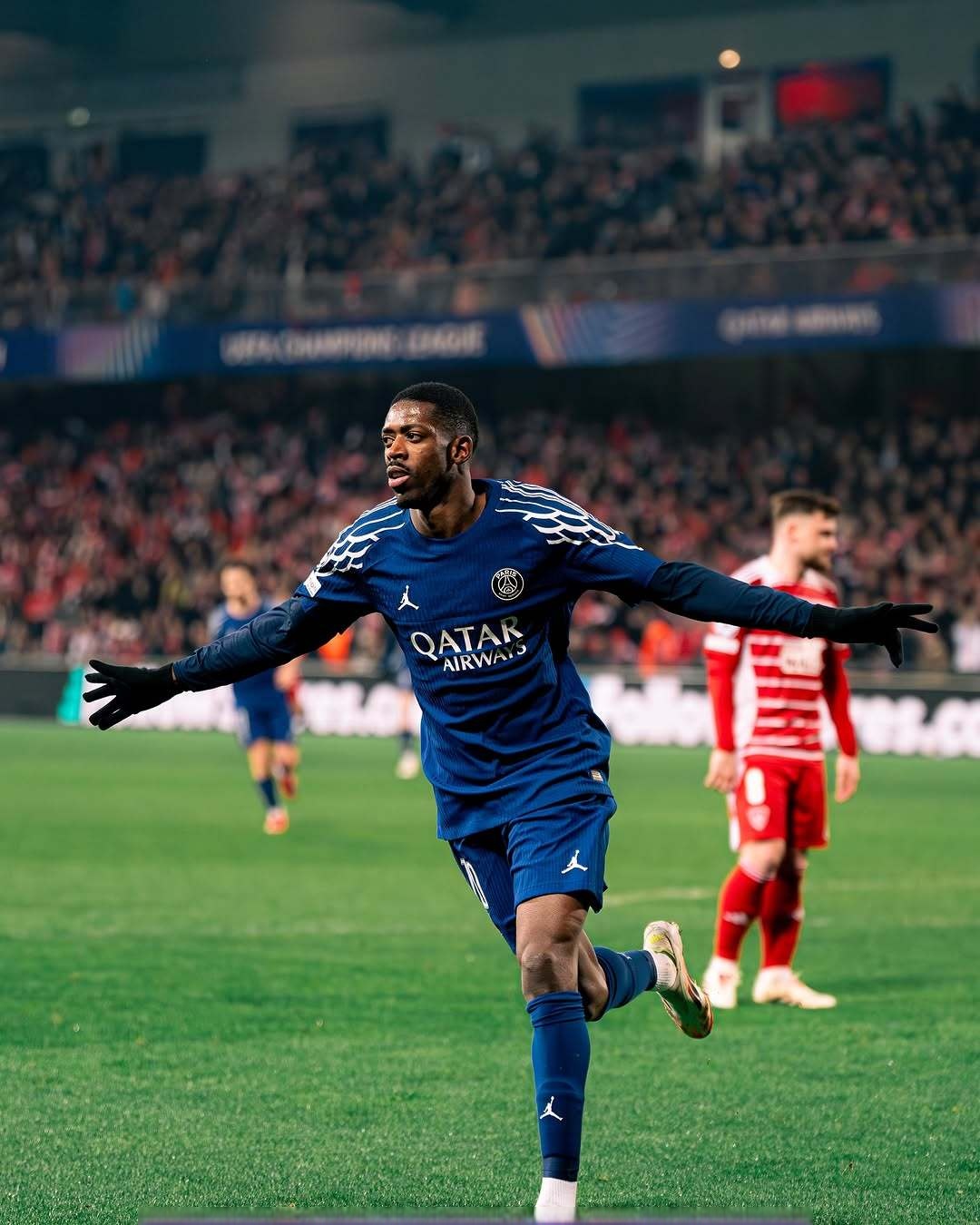 巴塞罗那球员登贝莱因伤离场引发担忧