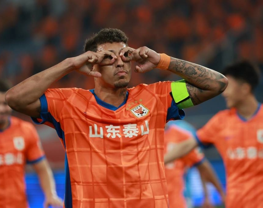 aoa体育体育下载-深圳取胜突破门将，锋线进攻火力十足