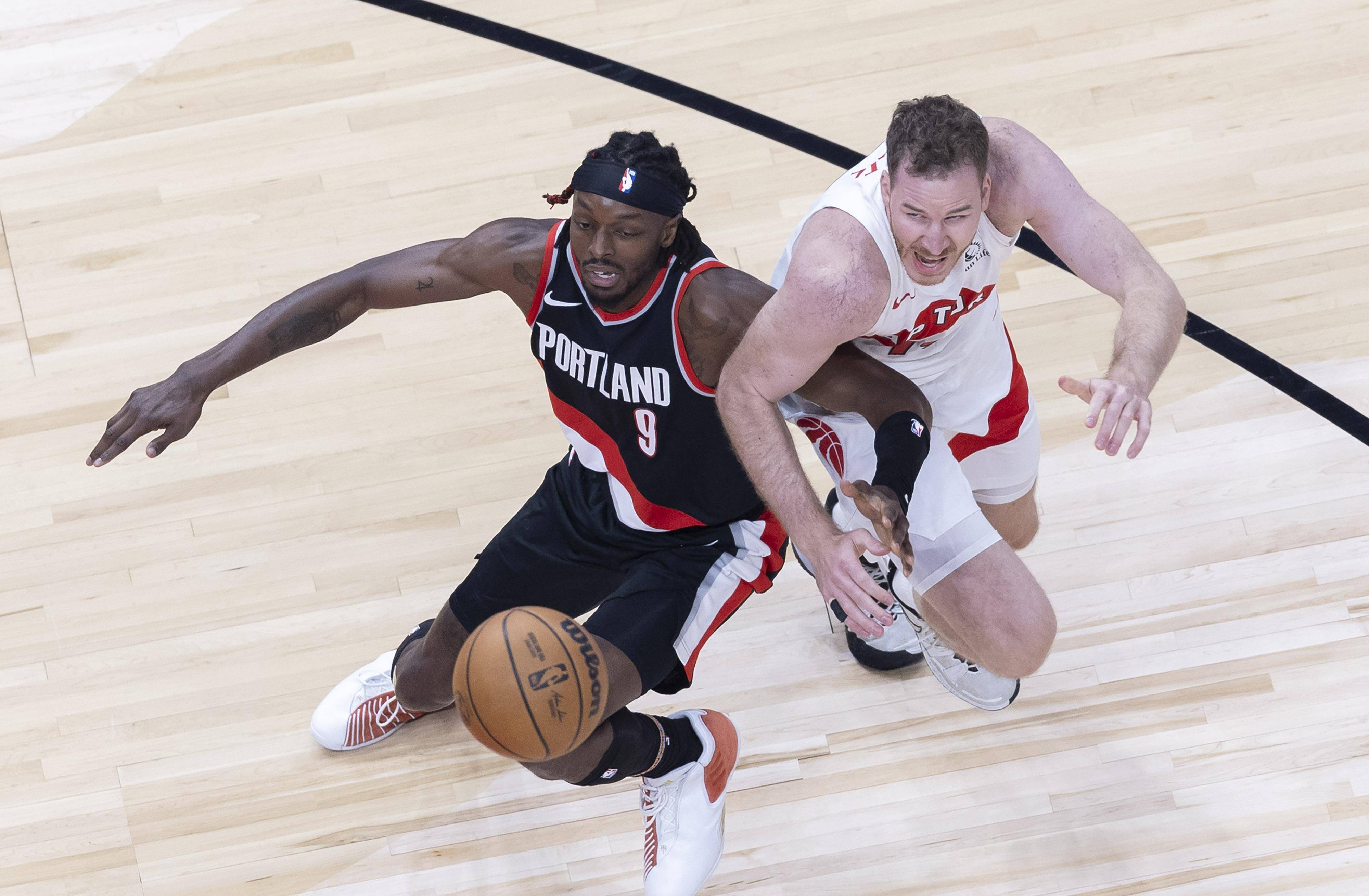 猛龙主场击败热火，稳居东部第二