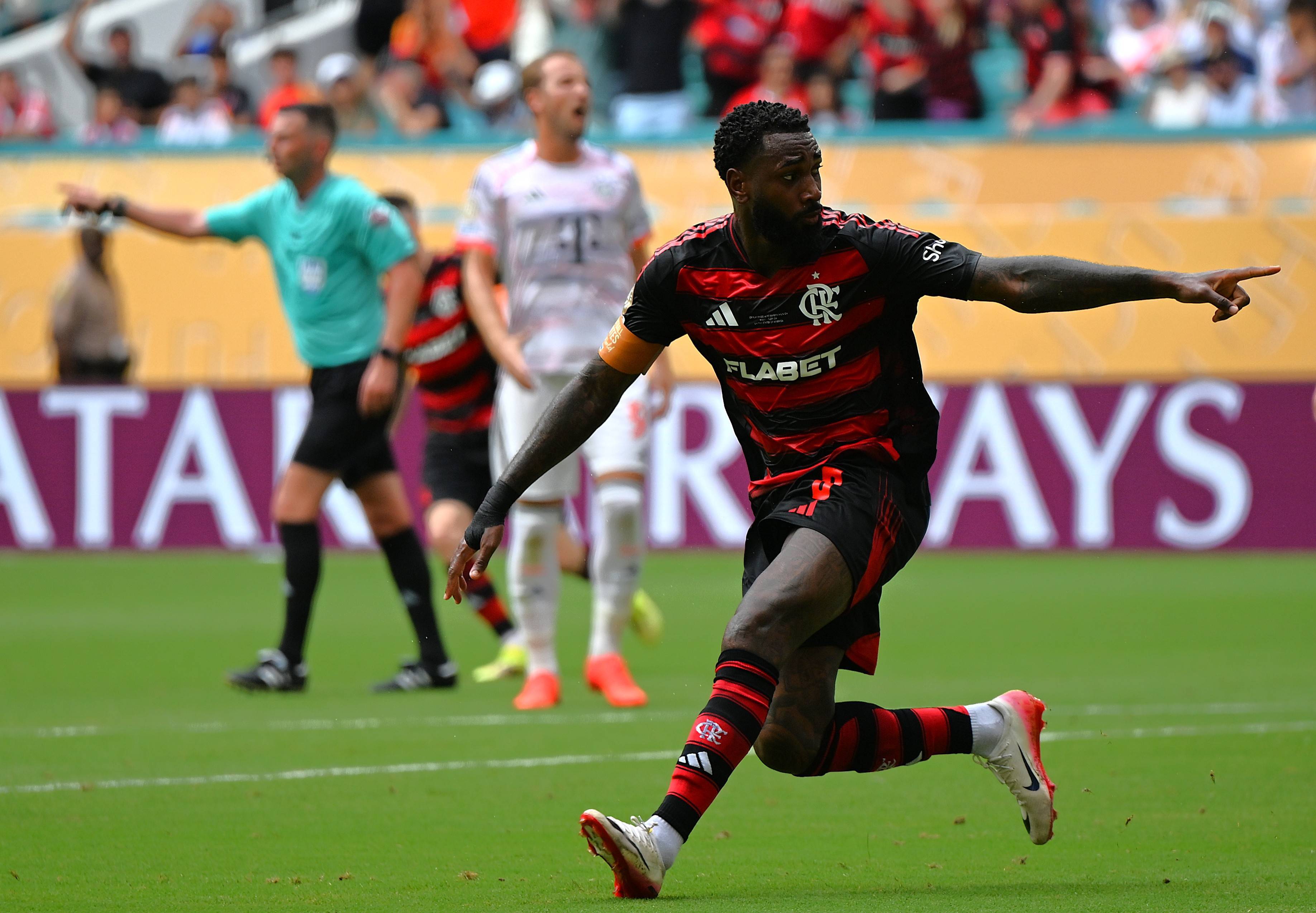 拜仁慕尼黑球员集体示威，对主帅不满的简单介绍